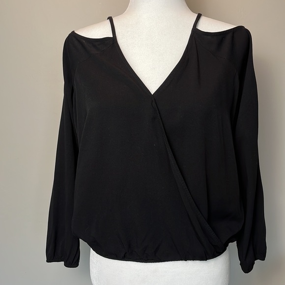 Bershka V Neck Cold Shoulder Wrap Top - Picture 2 of 8